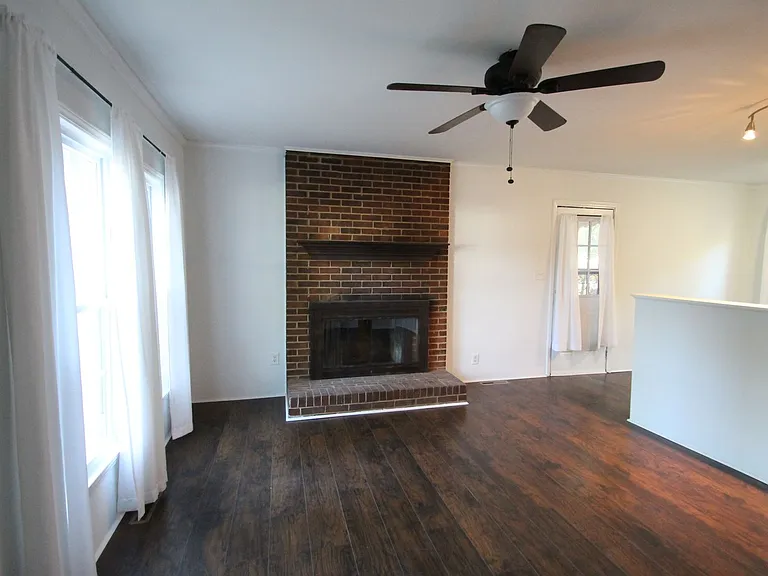 731 Level St — Photo 2