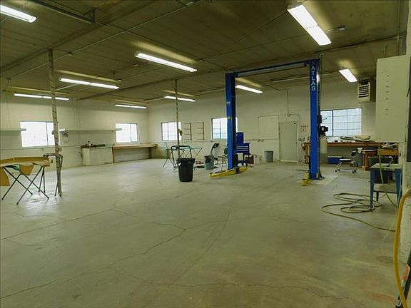 5000 sq feet of work space! 