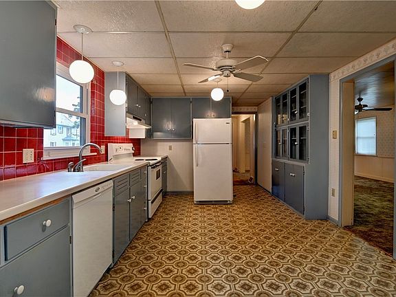 5th image of 276 Factory St NE