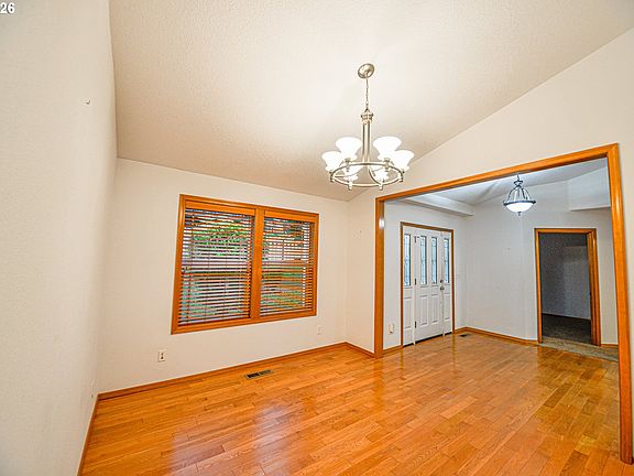 5th image of 59990 Isabella Ln