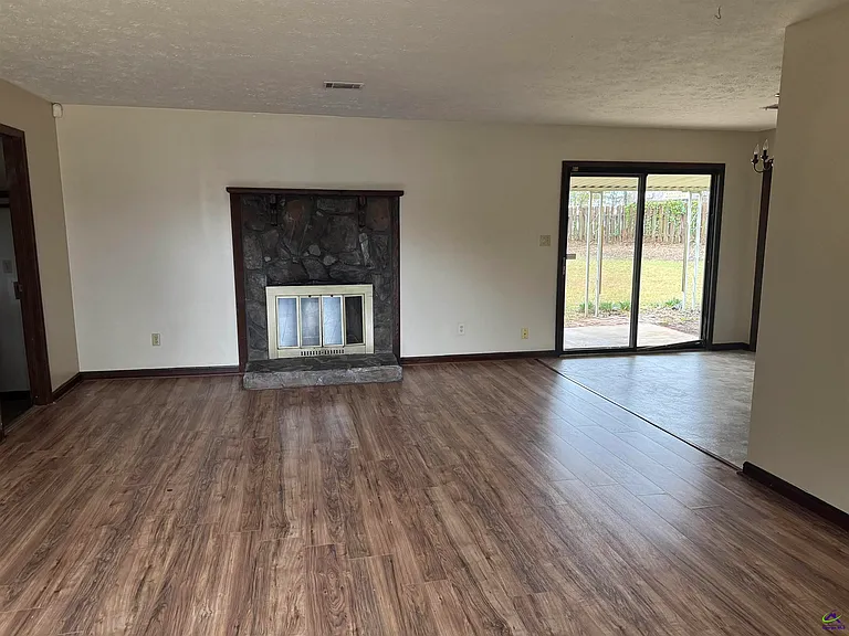 108 Renoir Ln — Photo 2