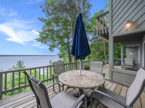 3058 Ishpeming Trl, Traverse City, MI 49686