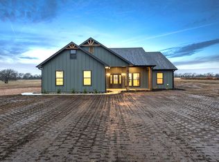 1886 County Road 1255, Savoy, TX 75479