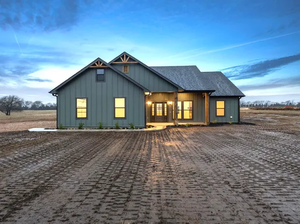 1886 County Road 1255, Savoy, TX 75479