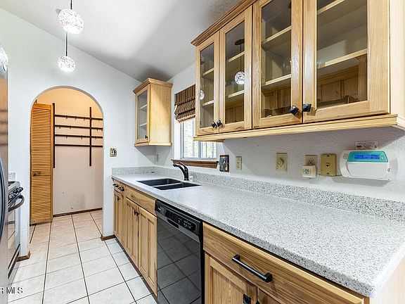 4th image of 2204 Robert Wynn St
