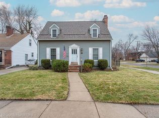 10704 Nadine Ave, Huntington Woods, MI 48070
