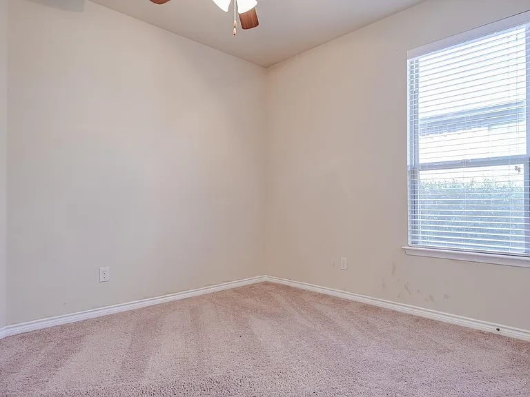 940 Lancashire Ln — Photo 22