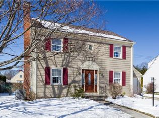 23 Pilgrim Dr, Cranston, RI 02905