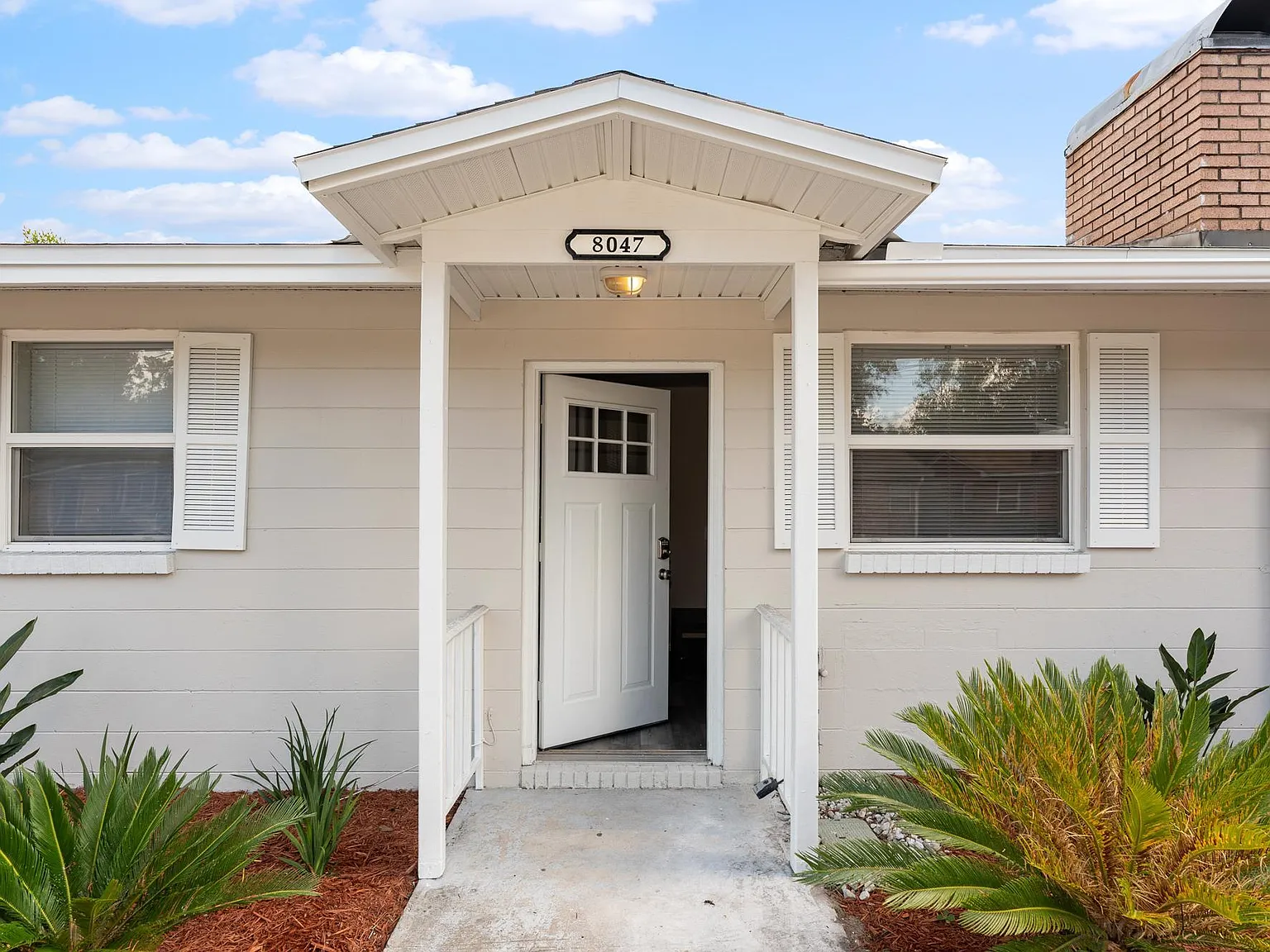 2 bed, 624 sqft, $1,600 — Photo 3