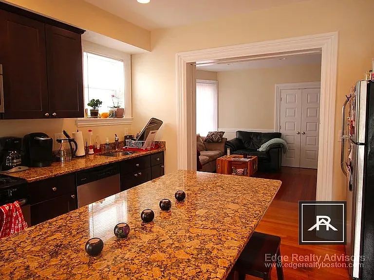27 Montcalm Ave — Photo 10
