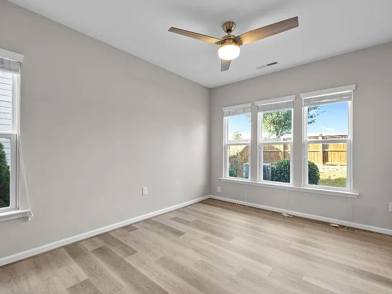 1049 Laceflower Dr — Photo 13