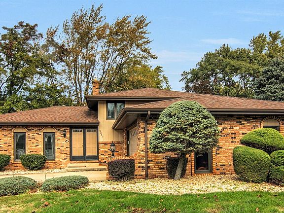 3rd image of 3047 Lakeside Dr