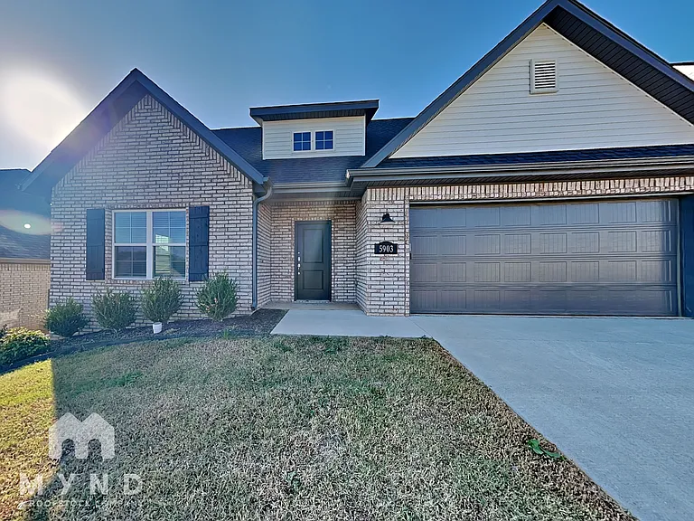 5903 SW Gentle Winds Ave — Photo 2