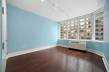 Rented by R New York