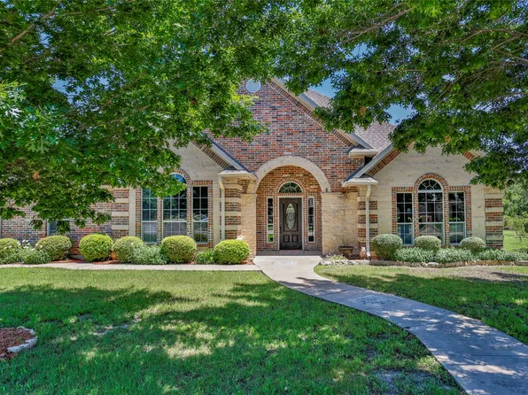 202 Hillside Ln, Lindsay, TX 76250