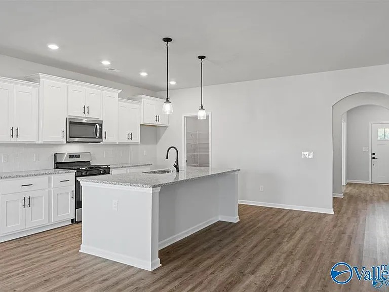 127 Huffman St — Photo 2
