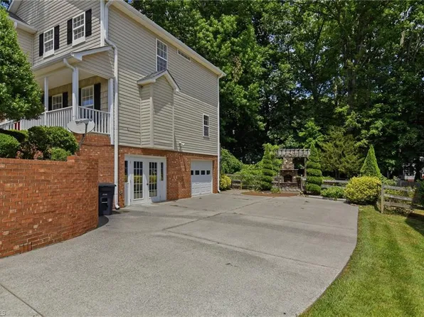 131 Cahill Ct, Winston Salem, NC 27127