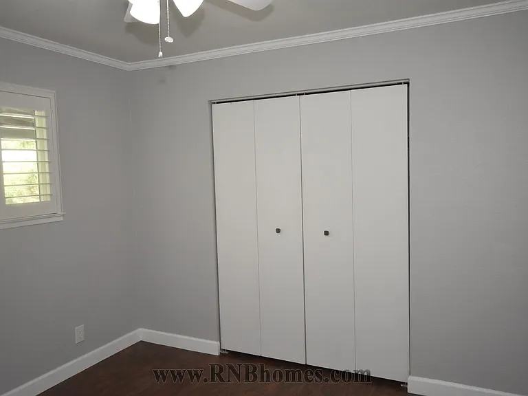 415 Sutton Pl — Photo 13