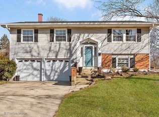 21W570 Huntington Rd, Glen Ellyn, IL 60137