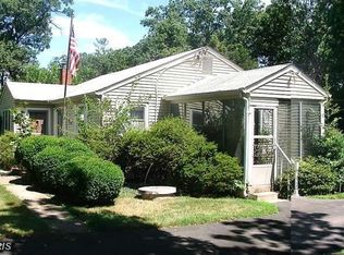 3739 W Ox Rd, Fairfax, VA 22033