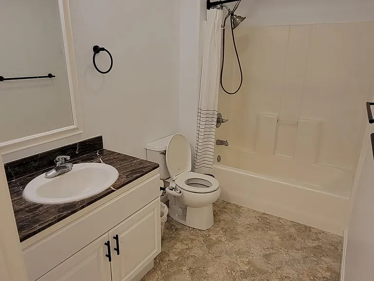 453 E Okeefe St #104 — Photo 11