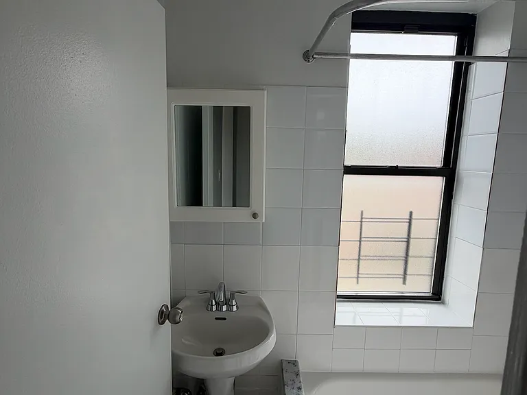 229 E 26th St #3 — Photo 11