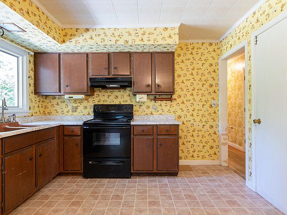 4th image of 407 Rockland Street