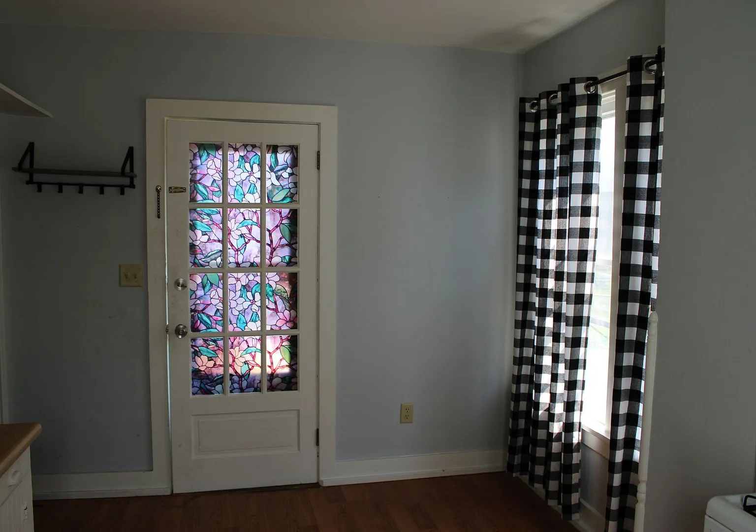 2 Bedroom Duplex with Ample Storage — Photo 2