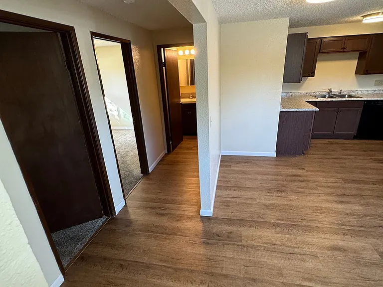 Pinewood Apartments — Photo 7