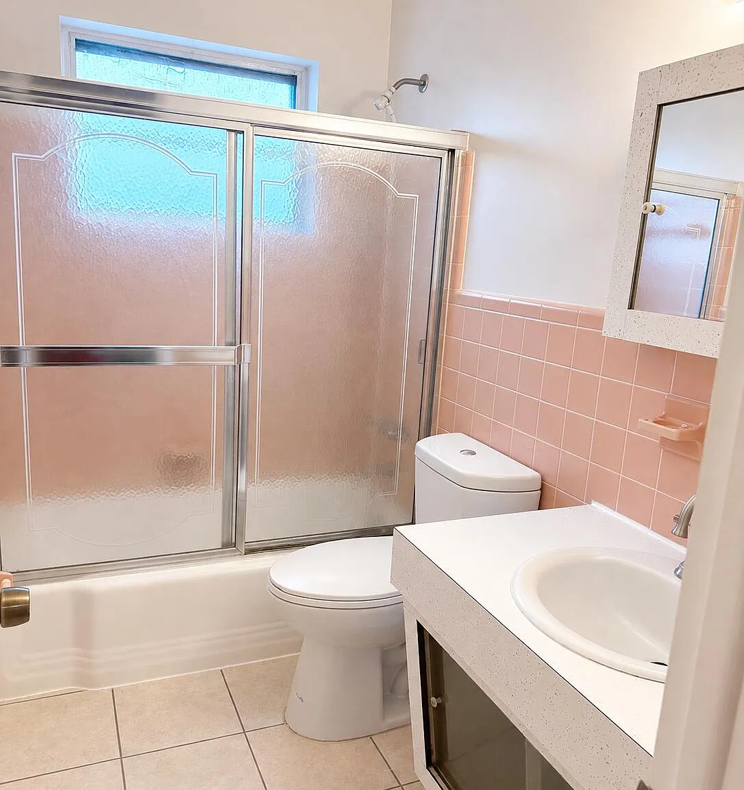 1 bed, 1.5 bath, 700 sqft, $1,599 — Photo 3