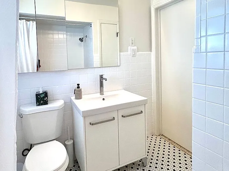 201 Columbia Dr — Photo 7