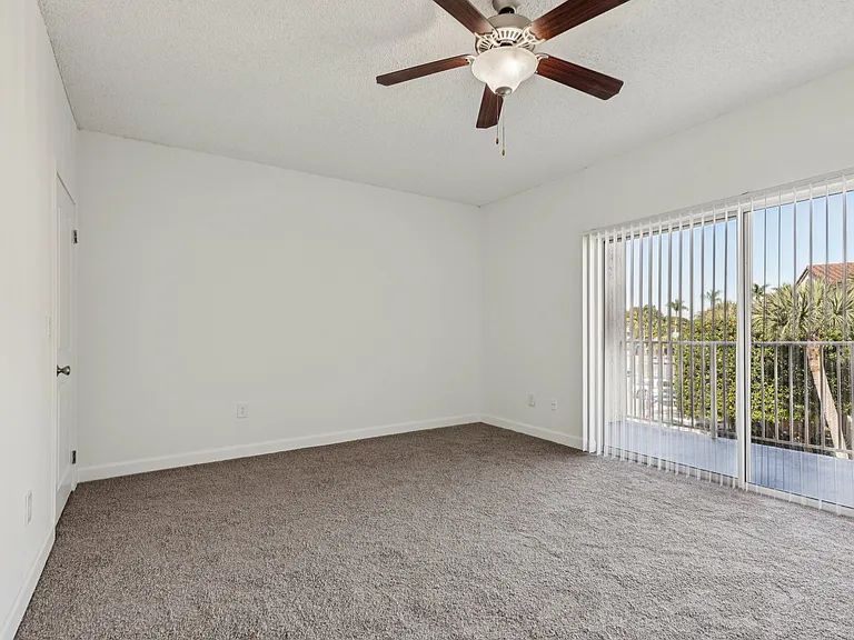 Waterford Point Apartments — Photo 63