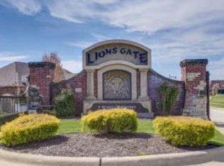 1569 W Silver Oak Dr, Springfield, MO 65810