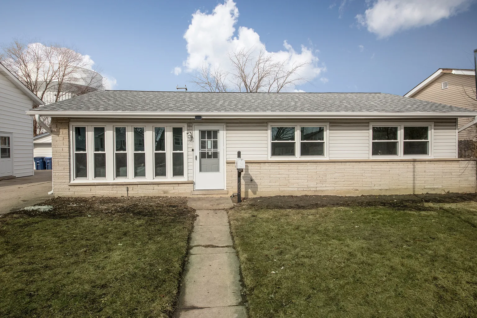 658 Debra Dr photo 1