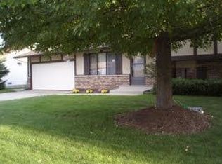 5001 Pyndale Dr, McHenry, IL 60050