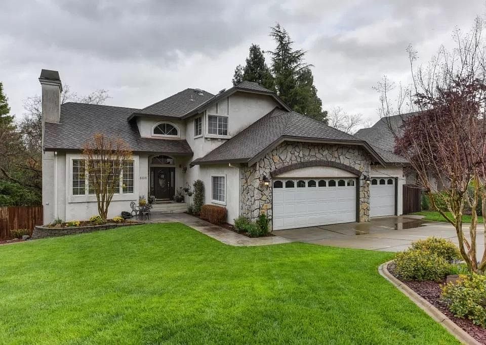1st image of 1135 Oak Tree Cir