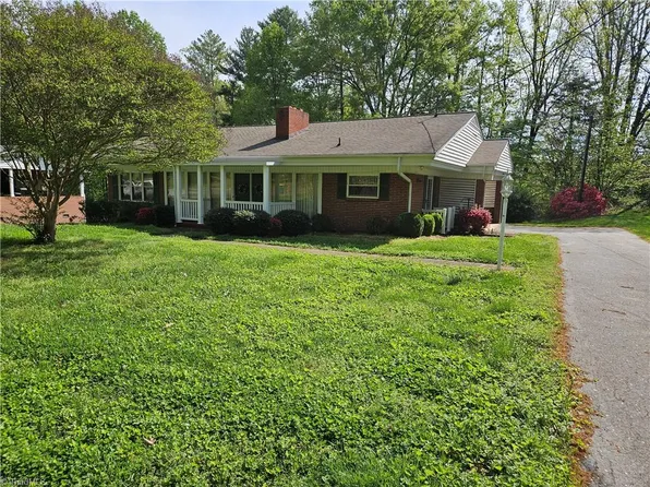 2923 Lakawanna Dr, Walkertown, NC 27051