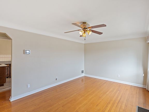4th image of 1681 Tuxworth Ave