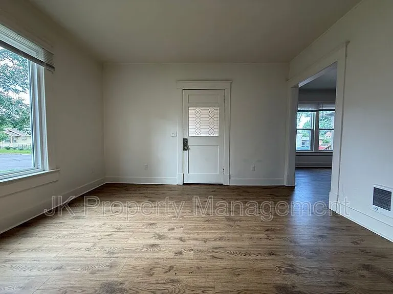 601 5th Ave S #3 — Photo 8