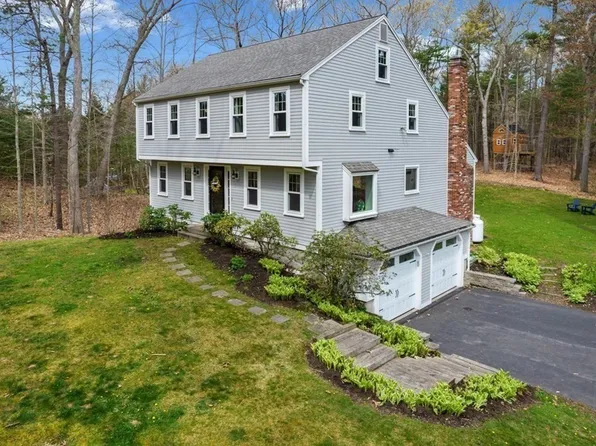 36 R F Higgins Dr, Norwell, MA 02061