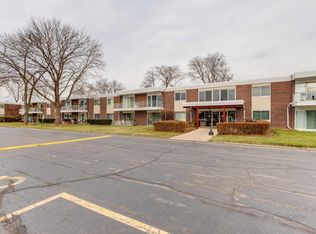 100 Deborah Ln APT B10, Wheeling, IL 60090