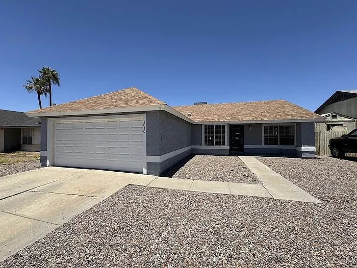 1010 W Sequoia Dr — Photo 1