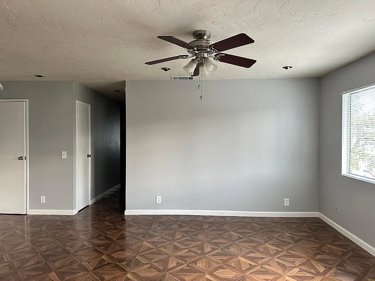 1051 Mohr Ln #D — Photo 7