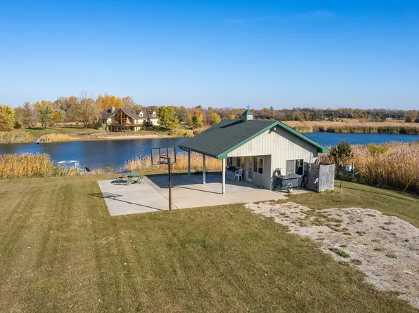8900 Lake Greenfield Ln, Gardner, IL 60424