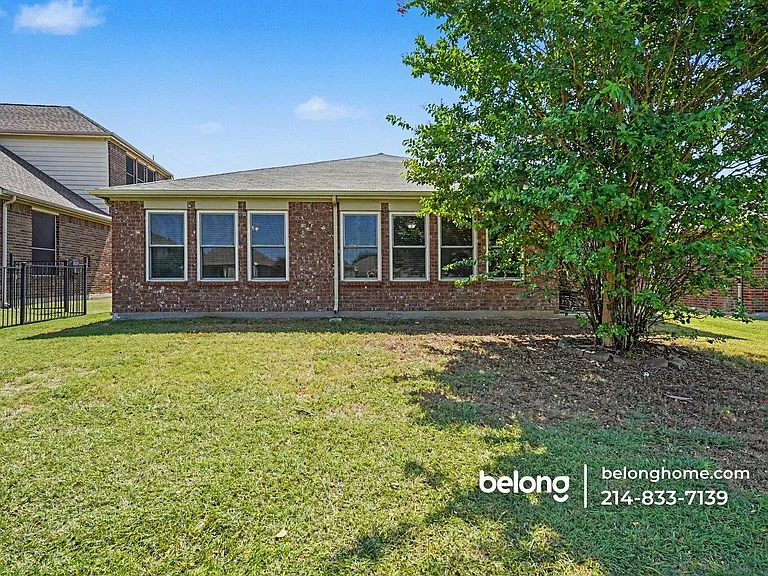 15833 Coyote Hill Dr — Photo 2