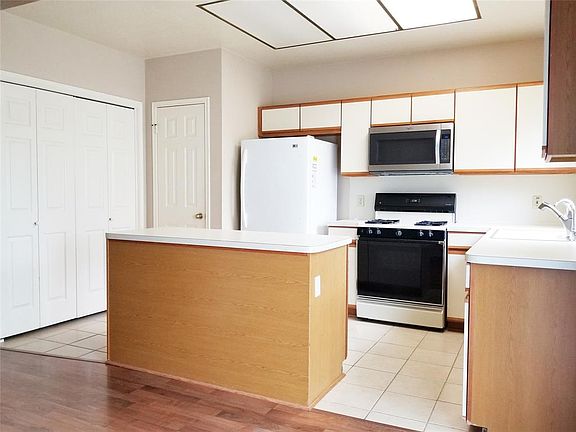 4th image of 2930 Grants Lake Blvd