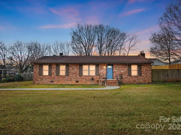 4417 Oak Dr, Charlotte, NC 28269