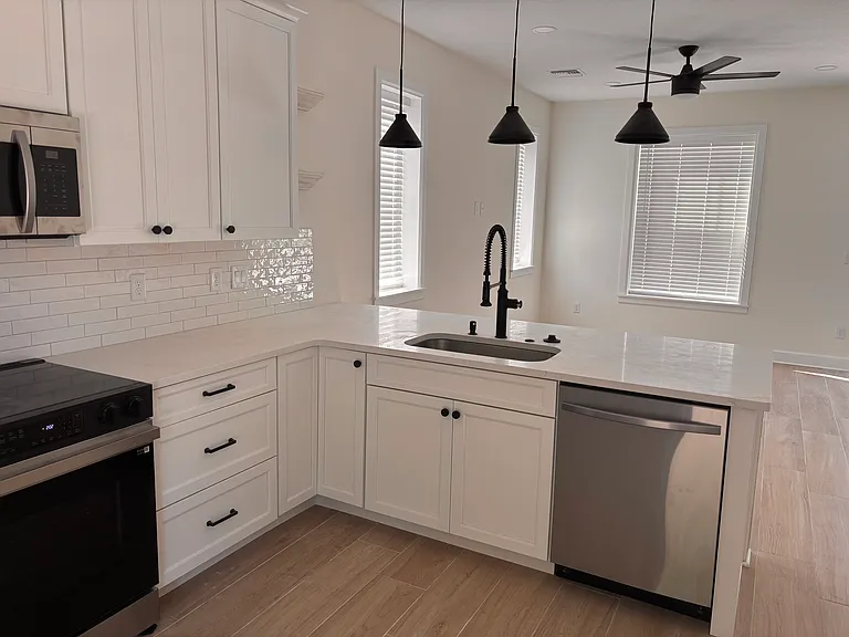 330 Geneva Dr — Photo 5