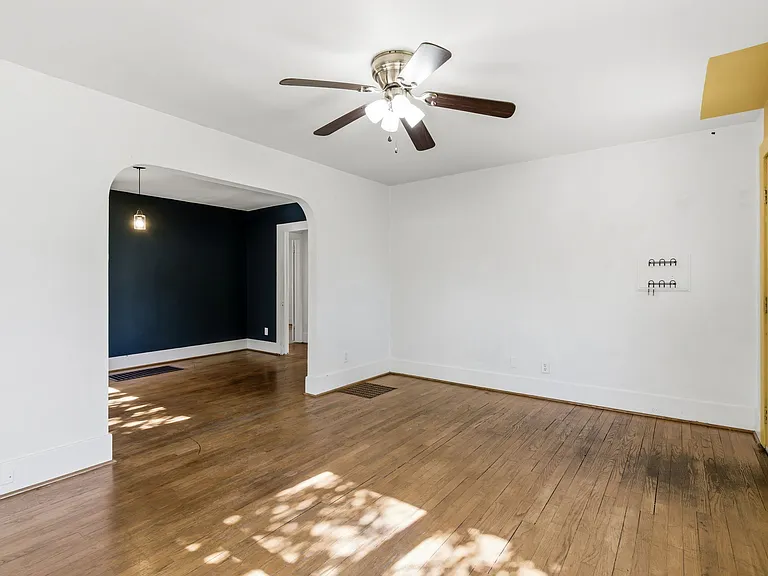 2034 S Broxon St — Photo 5