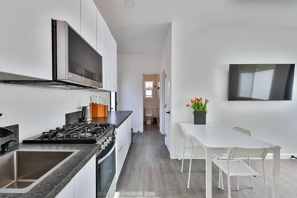 2 bed, 1.0 bath, $5,700 — Photo 4